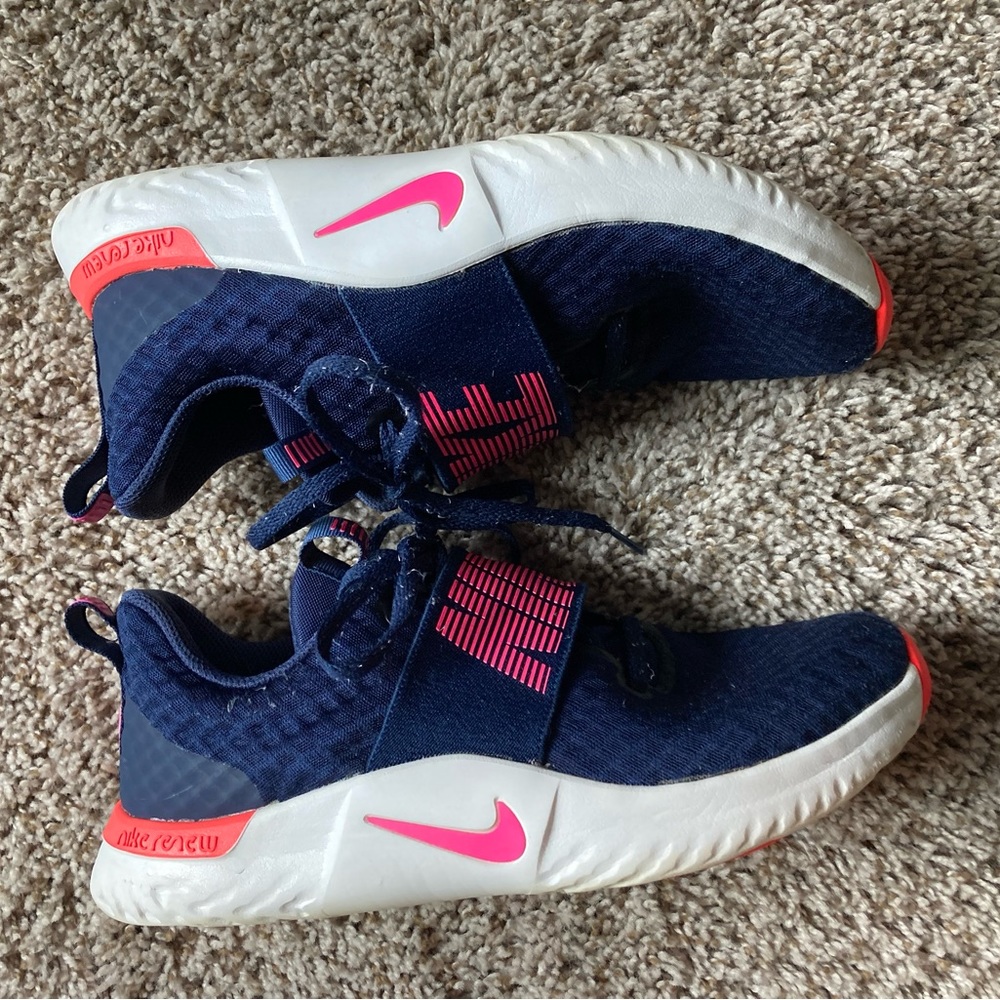 Nike tennis shoes